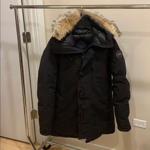 Brand new! Canada Goose Chateau Parka Men’s Large.